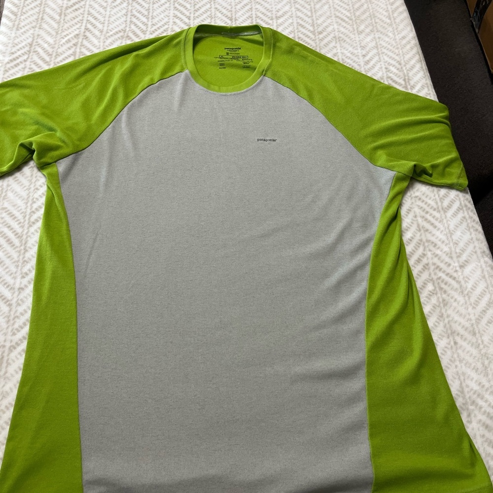 Patagonia XL Green and Gray Athletic T-Shirt